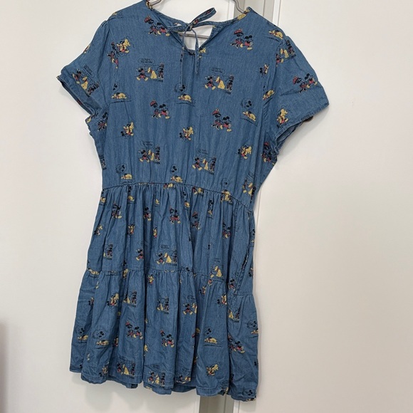 Disney Her Universe Mickey & Friends Chambray with pockets XL - Picture 2 of 6